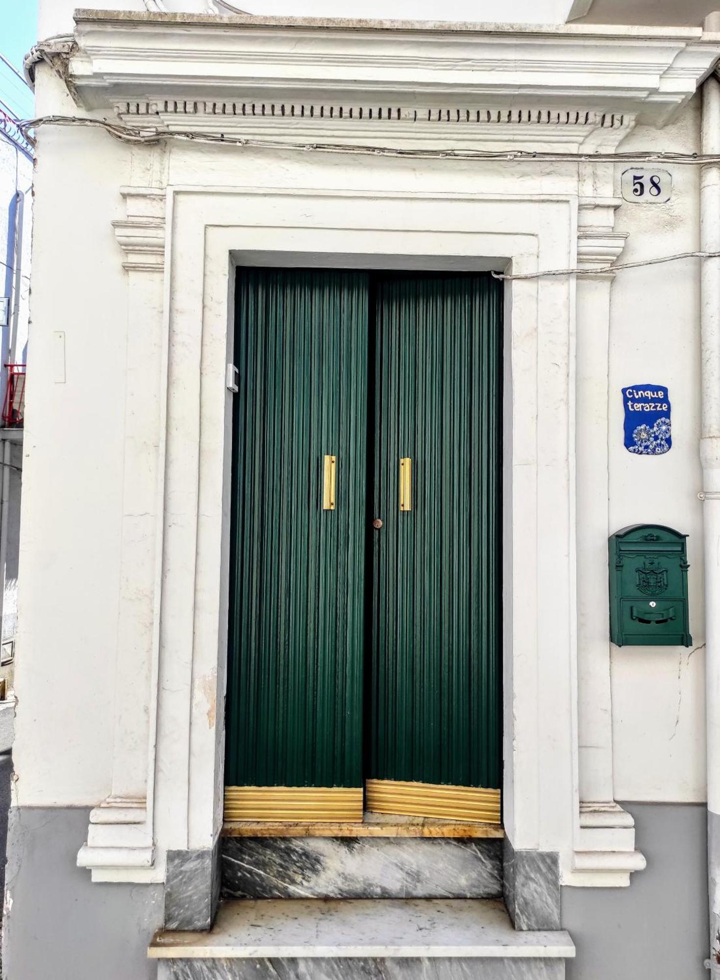 Cinque Terrazze: Freshly Renovated 2-Bedroom House Ceglie Messapica Luaran gambar